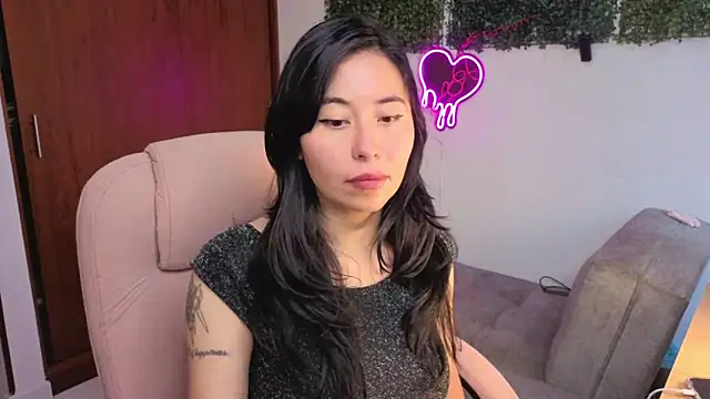 Snapshot of LolaOpalX chatting on 8, 5, 2026 LolaOpalX online show from 8, 5, 2026