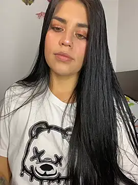 sophyy white online show from 21, 4, 2026