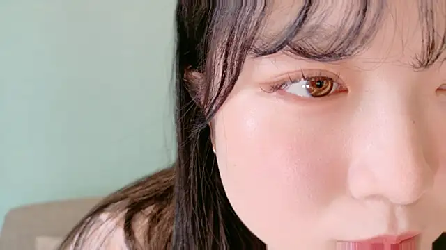   Yui  online show from 24, 4, 2026