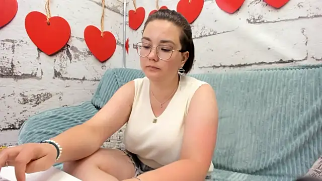 Sweetie Rozzy online show from 5, 6, 2026