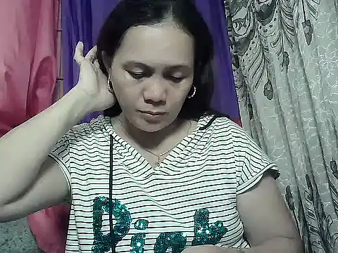 Snapshot of prettymomma24xx chatting on 9, 5, 2026 prettymomma24xx online show from 9, 5, 2026