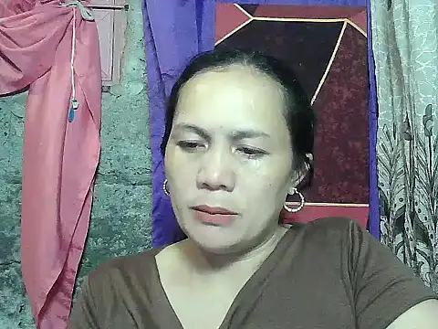 Snapshot of prettymomma24xx chatting on 8, 5, 2026 prettymomma24xx online show from 8, 5, 2026