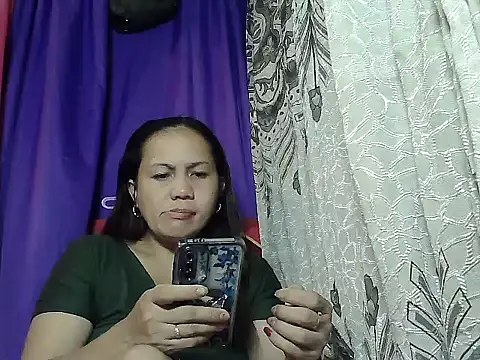 Snapshot of prettymomma24xx chatting on 14, 5, 2026 prettymomma24xx online show from 14, 5, 2026