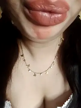 Snapshot of charmoutak_nada chatting on 13, 5, 2026 charmoutak nada online show from 13, 5, 2026
