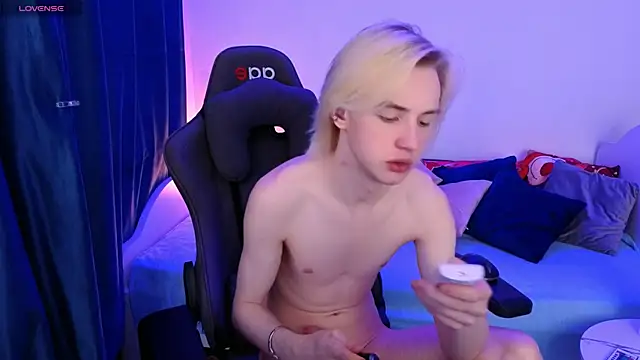 lucidangelok1 online show from 15, 4, 2026