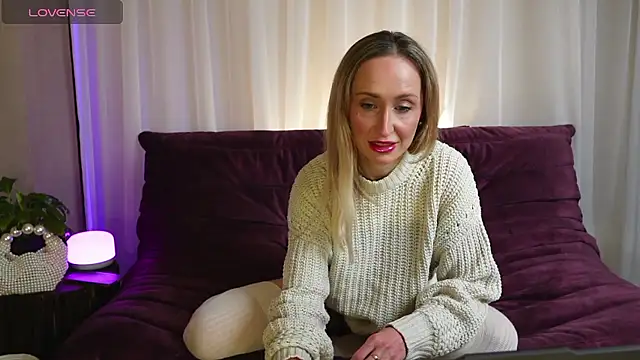 Emely Moon online show from 18, 1, 2026