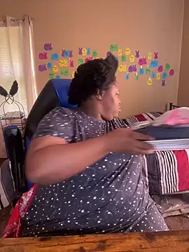 Chocolatebunnyxx96 online show from 12, 5, 2026