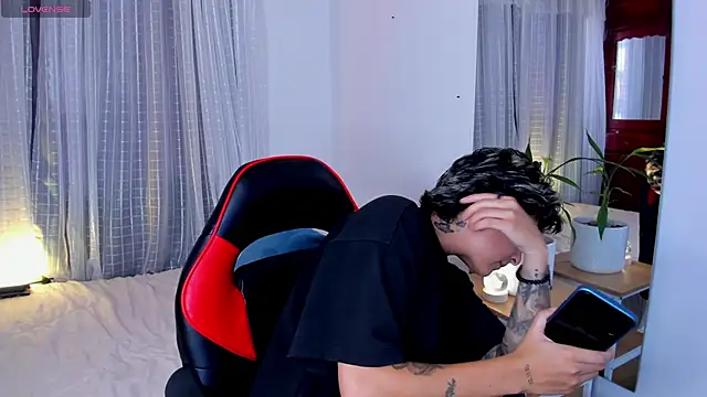 Zury Ramirez online show from 18, 4, 2026