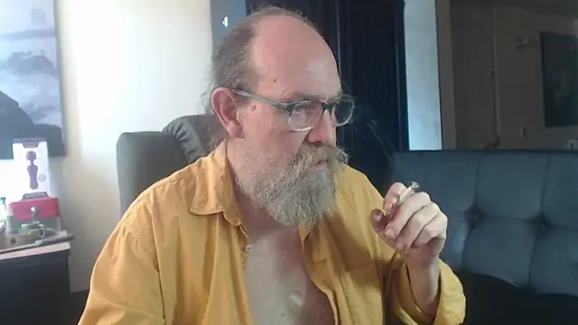 Snapshot of Uncle_Hottie chatting on 17, 7, 2026 Uncle Hottie online show from 17, 7, 2026