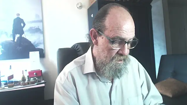 Snapshot of Uncle_Hottie chatting on 10, 7, 2026 Uncle Hottie online show from 10, 7, 2026
