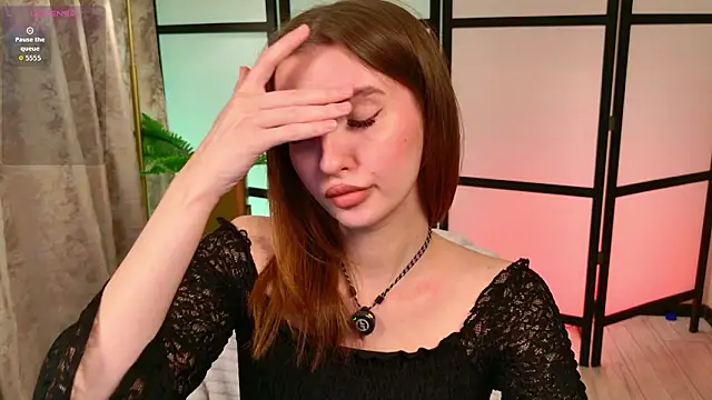 Layla Bloom online show from 26, 2, 2026