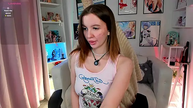 Layla Bloom online show from 6, 3, 2026