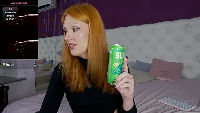 LunaBl1ss online show from 7, 2, 2026