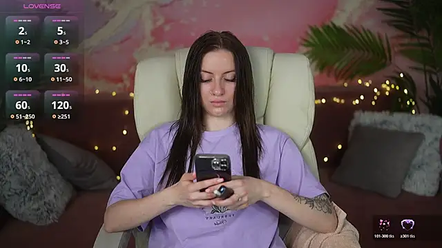 AlexaFleur online show from 7, 6, 2026