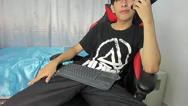 julian xx online show from 7, 5, 2026