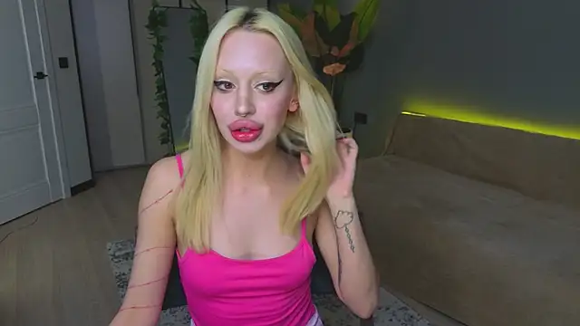 Luna Beverly online show from 22, 4, 2026