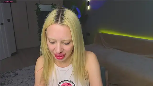 Snapshot of Luna_Beverly chatting on 9, 5, 2026 Luna Beverly online show from 9, 5, 2026