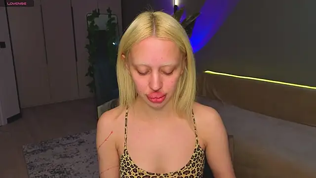 Snapshot of Luna_Beverly chatting on 24, 5, 2026 Luna Beverly online show from 24, 5, 2026