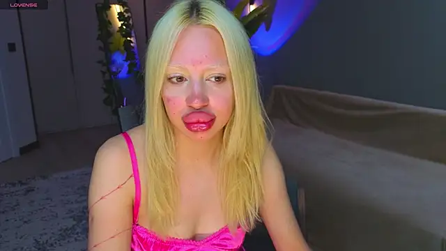 Snapshot of Luna_Beverly chatting on 7, 6, 2026 Luna Beverly online show from 7, 6, 2026