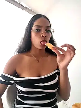 KATALINA SANTANA  online show from 28, 2, 2026