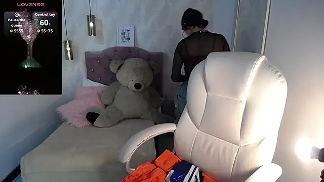 Nicolleth tk online show from 3, 3, 2026