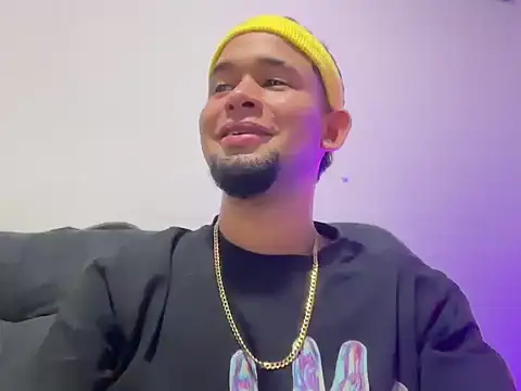 Snapshot of enyel_100 chatting on 1, 2, 2026 enyel 100 online show from 1, 2, 2026