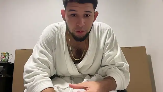 Snapshot of enyel_100 chatting on 6, 1, 2026 enyel 100 online show from 6, 1, 2026