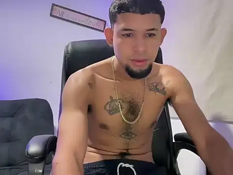 Snapshot of enyel_100 chatting on 15, 1, 2026 enyel 100 online show from 15, 1, 2026