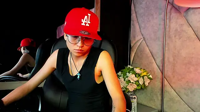 Snapshot of velvet_mystic chatting on 19, 4, 2026 velvet mystic online show from 19, 4, 2026