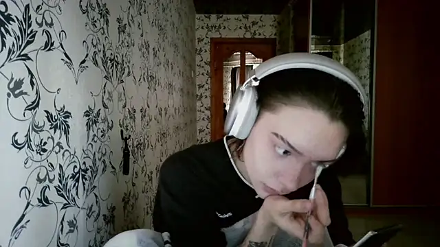 LxayBloom online show from 11, 4, 2026