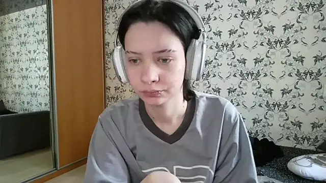 LxayBloom online show from 13, 3, 2026