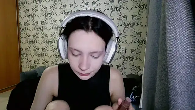 LxayBloom online show from 4, 3, 2026