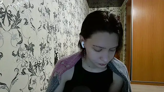 LxayBloom online show from 22, 4, 2026