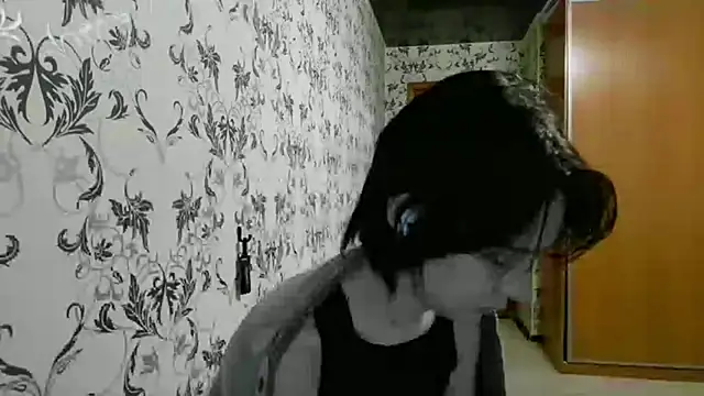 LxayBloom online show from 21, 4, 2026