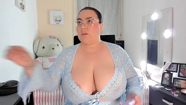 Snapshot of KarlaLannee chatting on 23, 5, 2026 KarlaLannee online show from 23, 5, 2026