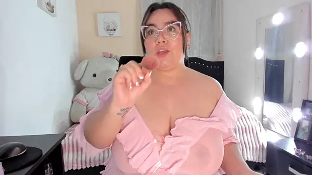 Snapshot of KarlaLannee chatting on 28, 4, 2026 KarlaLannee online show from 28, 4, 2026