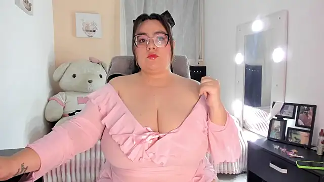 Snapshot of KarlaLannee chatting on 17, 5, 2026 KarlaLannee online show from 17, 5, 2026