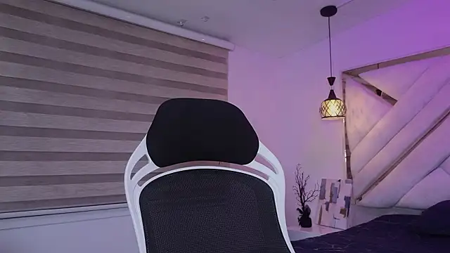 mia gatesvg online show from 12, 2, 2026