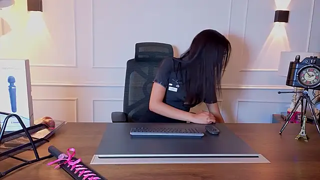 mia gatesvg online show from 5, 2, 2026