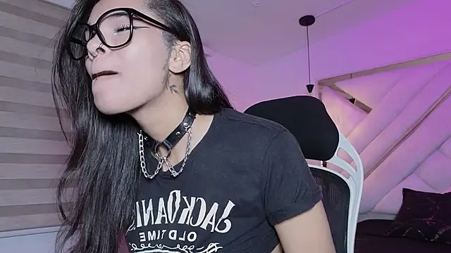 mia gatesvg online show from 7, 2, 2026