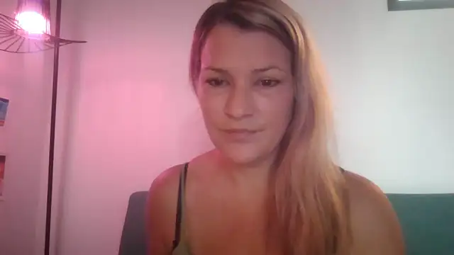 Pxetiteblonde1 online show from 12, 1, 2026