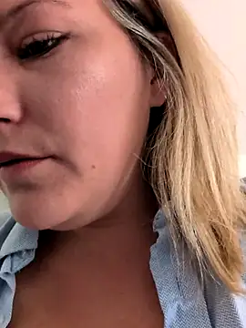 Snapshot of Pxetiteblonde1 chatting on 15, 7, 2026 Pxetiteblonde1 online show from 15, 7, 2026