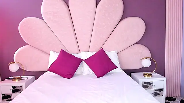 LolaGray   online show from 20, 2, 2026