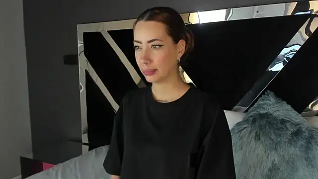 LolaGray   online show from 18, 1, 2026