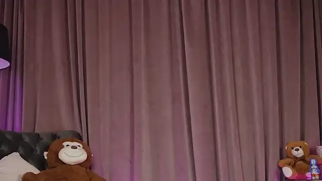 ZariaaVera online show from 5, 4, 2026