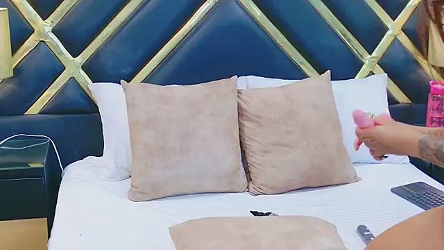 VioletFroost online show from 18, 4, 2026