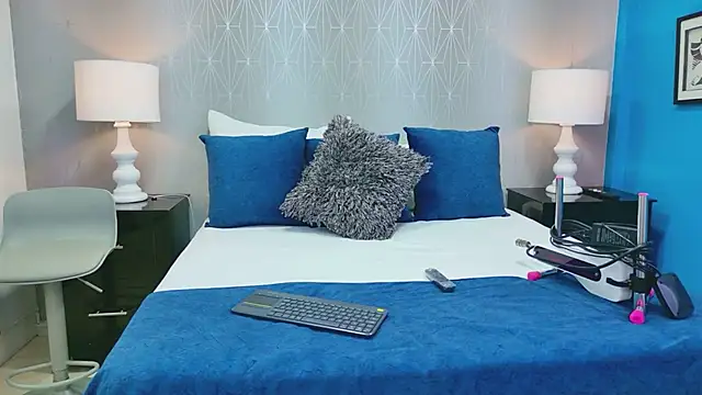 VioletFroost online show from 11, 4, 2026