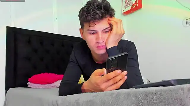 camilo model online show from 17, 4, 2026