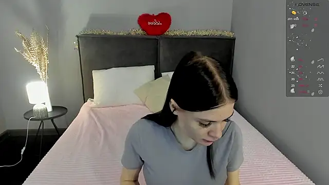 SkinyJoys online show from 7, 3, 2026