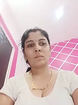 Snapshot of Hot_ree85 chatting on 5, 6, 2026 Hot ree85 online show from 5, 6, 2026